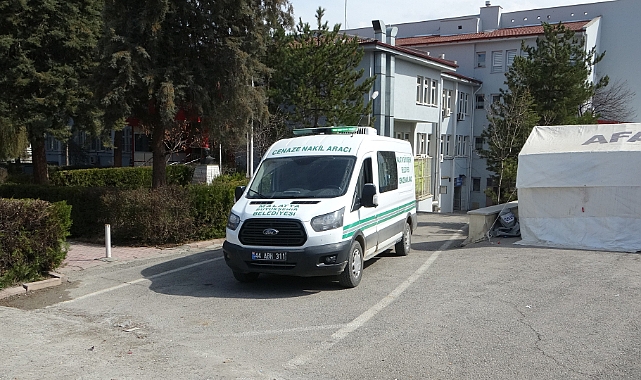 72 yaşındaki yaşlı adam yol kenarında ölü bulundu