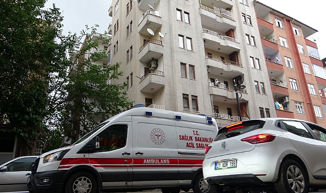 Balkonda yaşlı adamın üzerine dolap düştü