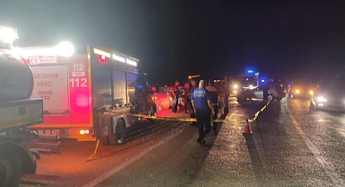 İki otomobil kafa kafaya çarpıştı: 1 ölü, 1 yaralı