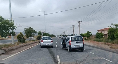 Malatya'da iki araç çarpıştı