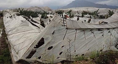 Mersin'de çıkan hortum hayatı felç etti