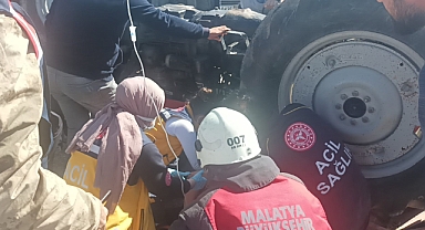 Traktörün altında kalan sürücü yaralandı