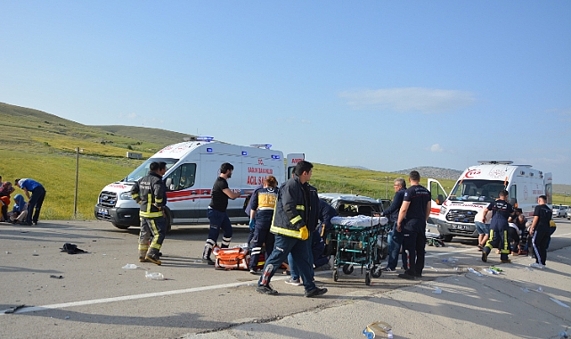 Antalya'da feci kaza: 3 ölü, 9 yaralı