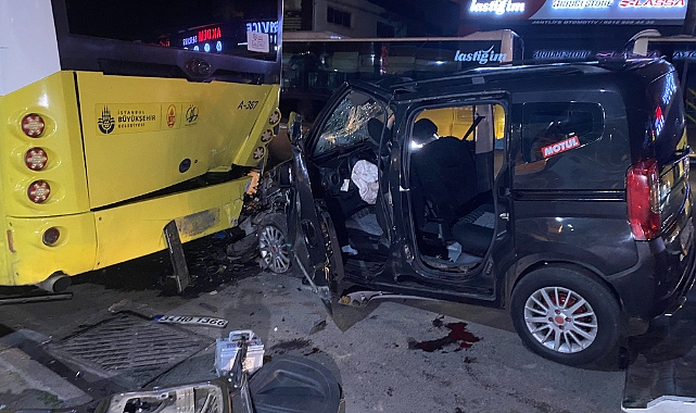 Bağcılar'da kontrolünü kaybeden sürücü İETT otobüsüne çarptı: 4'ü ağır 6 yaralı