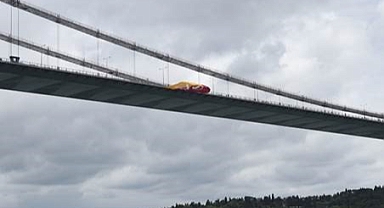 Galatasaray’ın bayrakları İstanbul Boğazı’nda dalgalanıyor