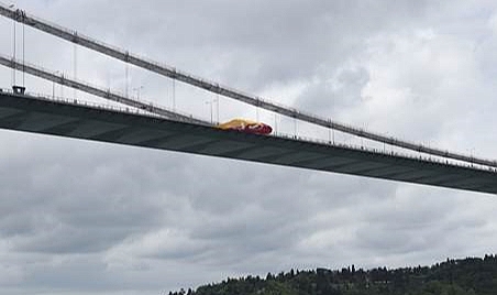 Galatasaray’ın bayrakları İstanbul Boğazı’nda dalgalanıyor