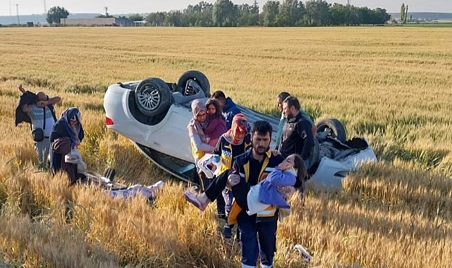 Otomobil buğday tarlasına devrildi: 2'si çocuk 4 yaralı