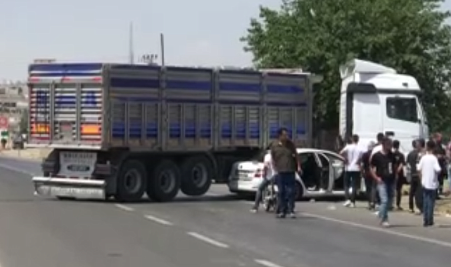 Otomobil tıra çarptı: 5 yaralı