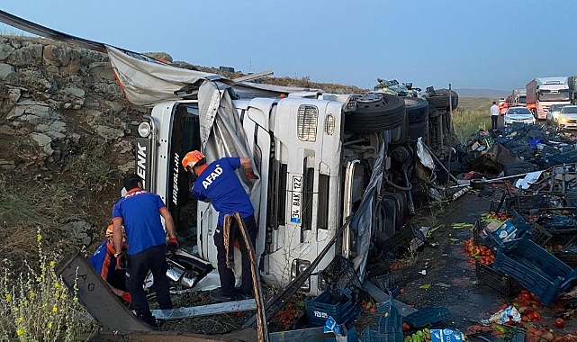 Şanlıurfa'da tır kamyona çarptı: 1 ölü, 2 yaralı