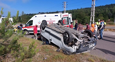 Düz yolda tepetaklak oldu: 5 yaralı