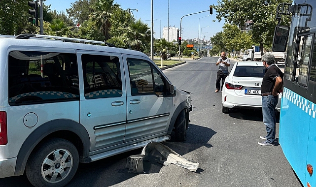 Hafif ticari araç ile otomobil çarpıştı: 1 yaralı