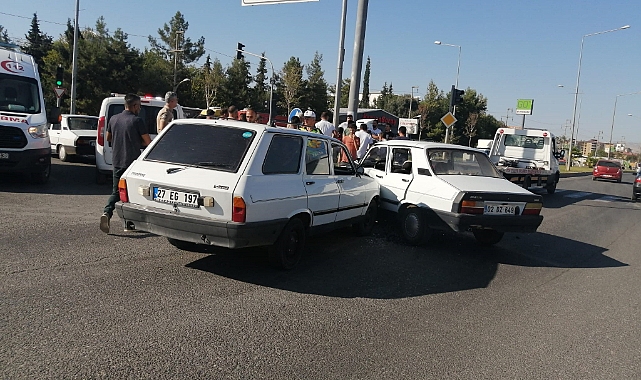 İki otomobilin çarpıştığı kazada 5 kişi yaralandı