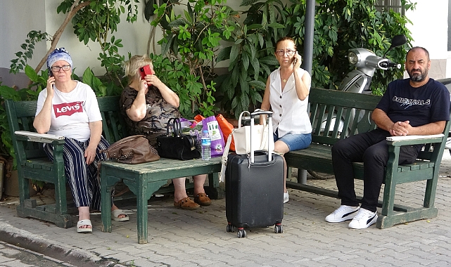 Kimi valizini, kimi bebeğini alıp sokağa koştu