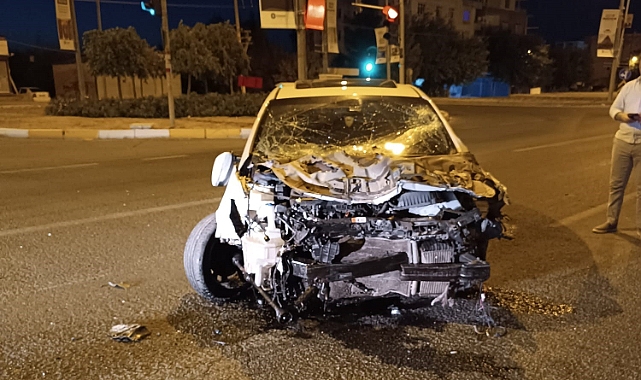 Kontrolden çıkan araç kaza yaptı, sürücü burnu kanamadan kurtuldu