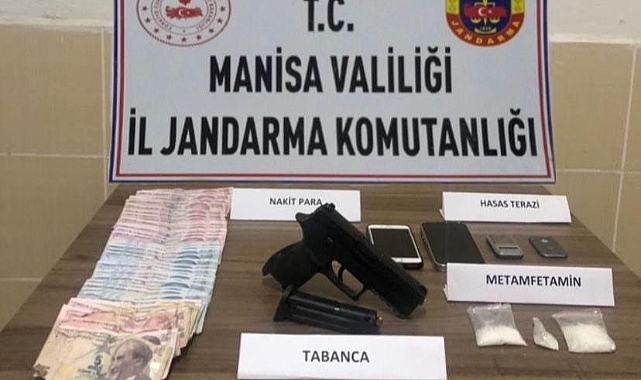 Manisa'da jandarmadan uyuşturucu operasyonu: 3 gözaltı