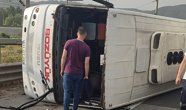Otomobil işçi servisine çarptı: 11 yaralı