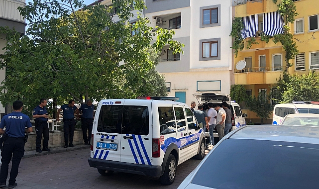Sevgilisini yemek yaparken yaralamış