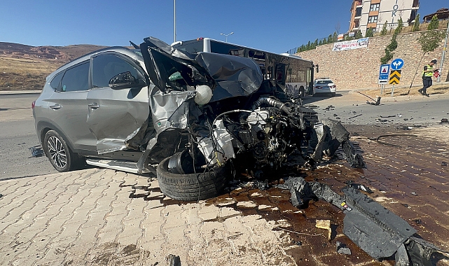 Cip ile yolcu otobüsü çarpıştı: 1'i ağır 3 yaralı
