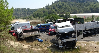 Antalya'da feci kaza: 2 ölü