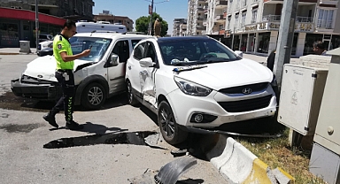 Araçlar çarpıştı: 3 yaralı