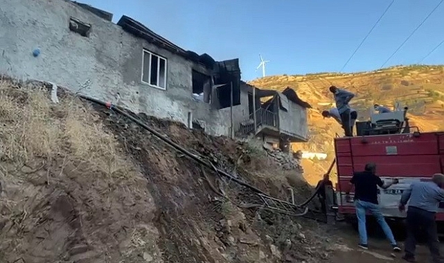 Çıkan yangın evi küle çevirdi