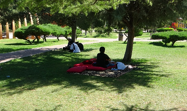 Depreme uykuda yakalanan Malatyalılar parklara akın etti