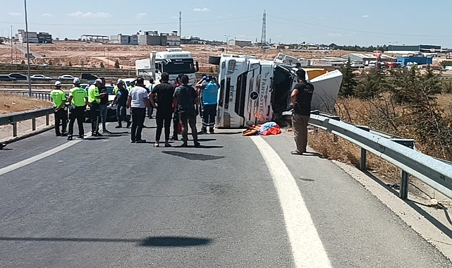 Devrilen kamyonun sürücüsü öldü, yakınlarının feryadı yürek dağladı