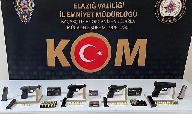 Durdurulan araçta çok sayıda silah ve fişek ele geçirildi