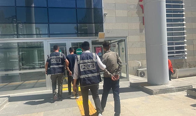  Elazığ’da kesinleşmiş hapis cezası bulunan 2 zanlı yakalandı