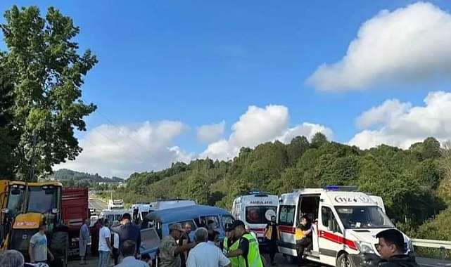 Feci kazada 2 minibüs çarpıştı: 15 yaralı
