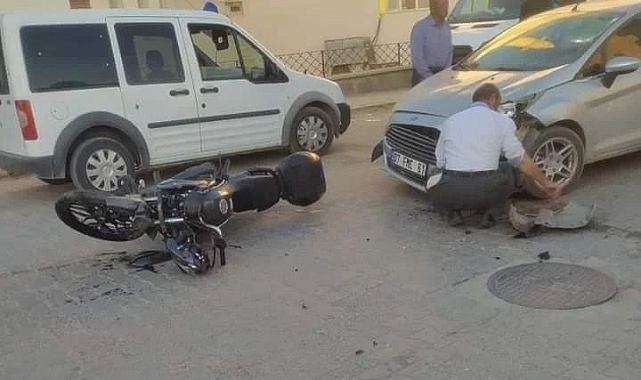 Hafif ticari araç ile motosiklet çarpıştı :1 yaralı