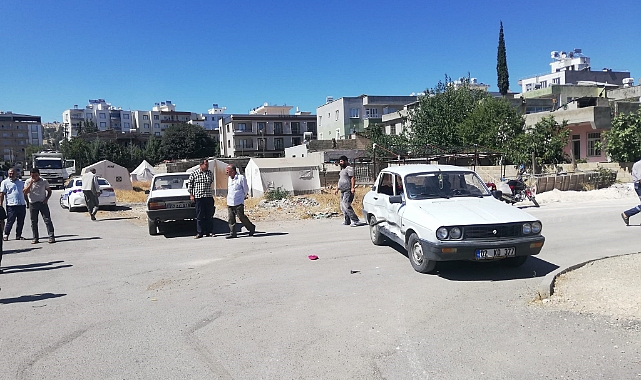 İki otomobil çarpıştı: 3 yaralı