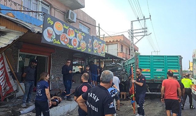 Kamyon ortalığı savaş alanına çevirdi: 2 yaralı