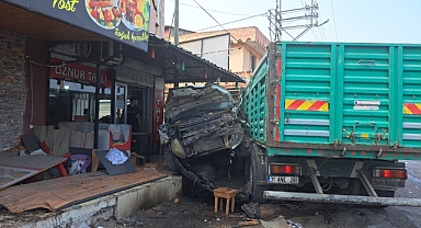 Kamyonun tıra çarpıp, park halindeki araçları biçtiği anlar kamerada