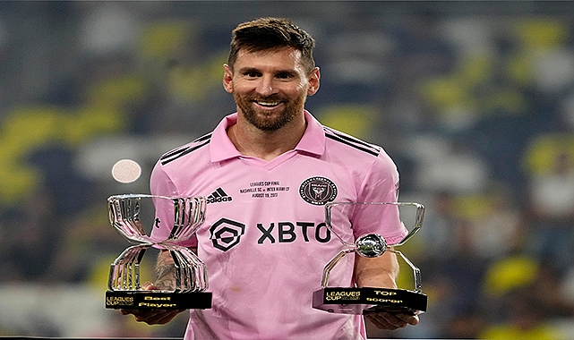 Lionel Messi,  ilk kupasını kazandı