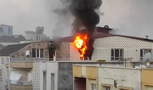 Madde bağımlısı, ailesine ait evi yaktı