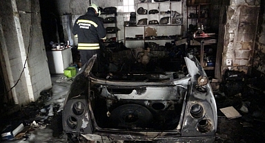 Oto tamircide spiral ile parçalanan otomobilin yakıt deposu patladı