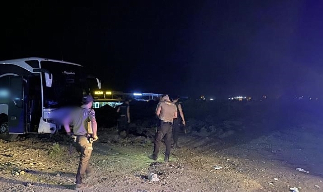 Otobüs kavşağa daldı: 20 yaralı