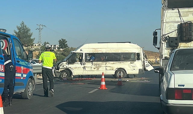 Urfa plakalı tarım işçilerini taşıyan minibüs devrildi: 9 yaralı