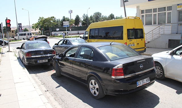Zincirleme trafik kazası: 3 yaralı