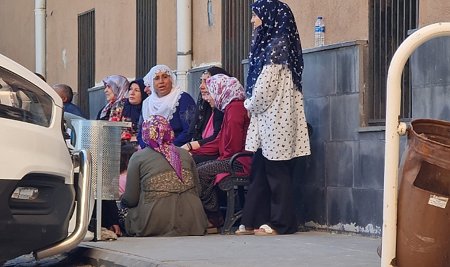 11 aylık bebek babasının kullandığı otomobilin altında can verdi