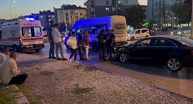 Aynı kavşakta iki kaza: 5 yaralı