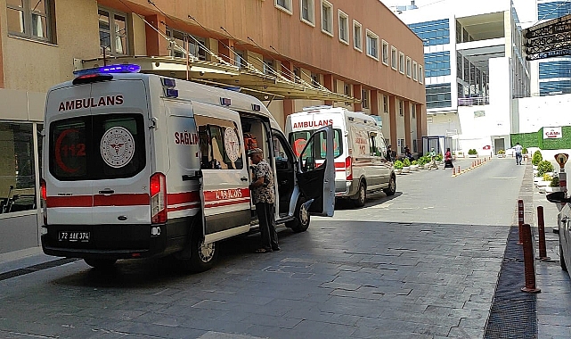 El freni çekilmeyen iş makinasının altında kalan genç hayatını kaybetti