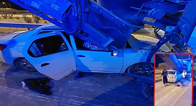 Otomobil asfalt makinesine arkadan çarptı: 1 ölü, 4 yaralı