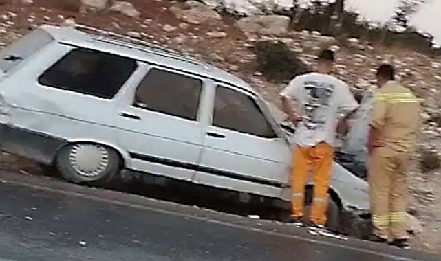 Savrulan otomobil kayaya çarptı: Yaralılar var