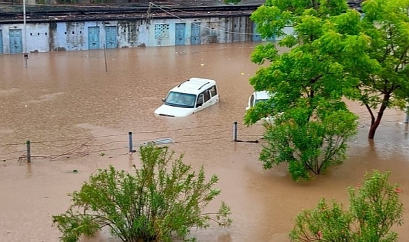 Şiddetli yağış sele yol açtı: Çok sayıda ölü var