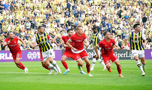 Trendyol Süper Lig: Fenerbahçe: 1 - Antalyaspor: 1 (İlk yarı)