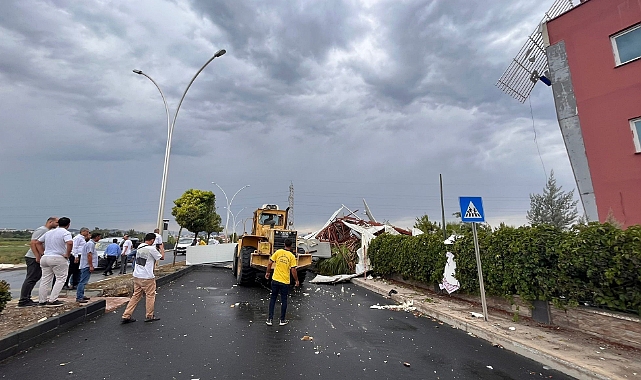 Yağmur ve fırtına etkili oldu!  okulun çatısı uçtu