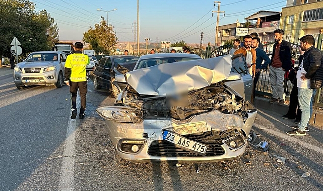 6 aracın karıştığı zincirleme kazada 3 kişi yaralandı