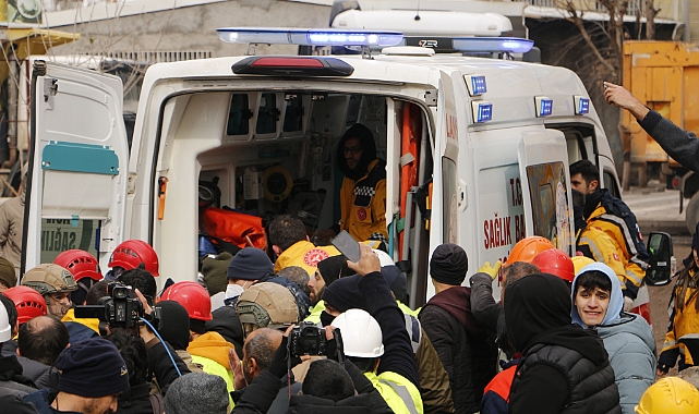 Depremde 100 kişiye mezar olan binada yeni gelişme!